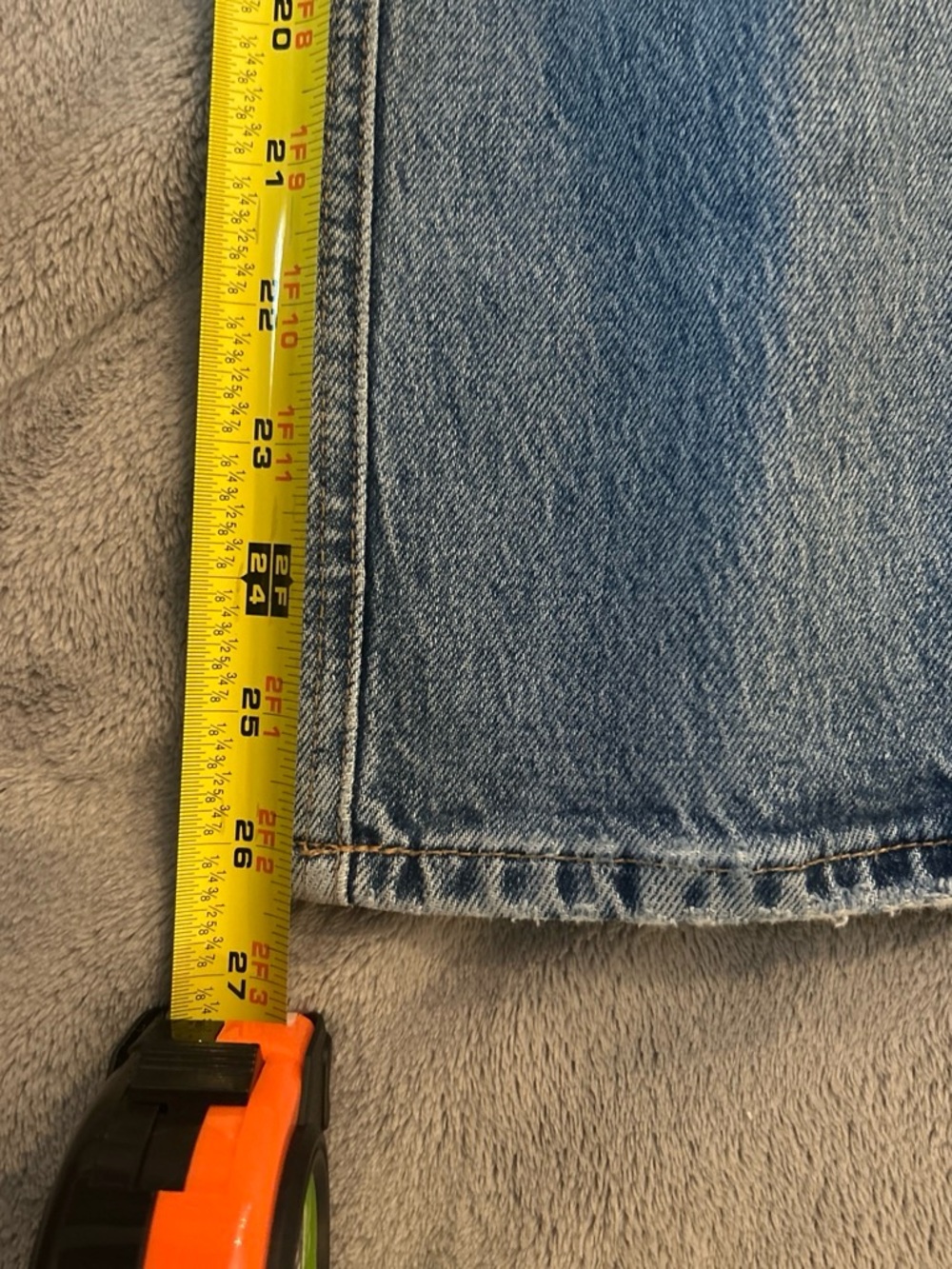 Zara Light Blue Denim Jeans with Branded Button - Picture 6 of 6